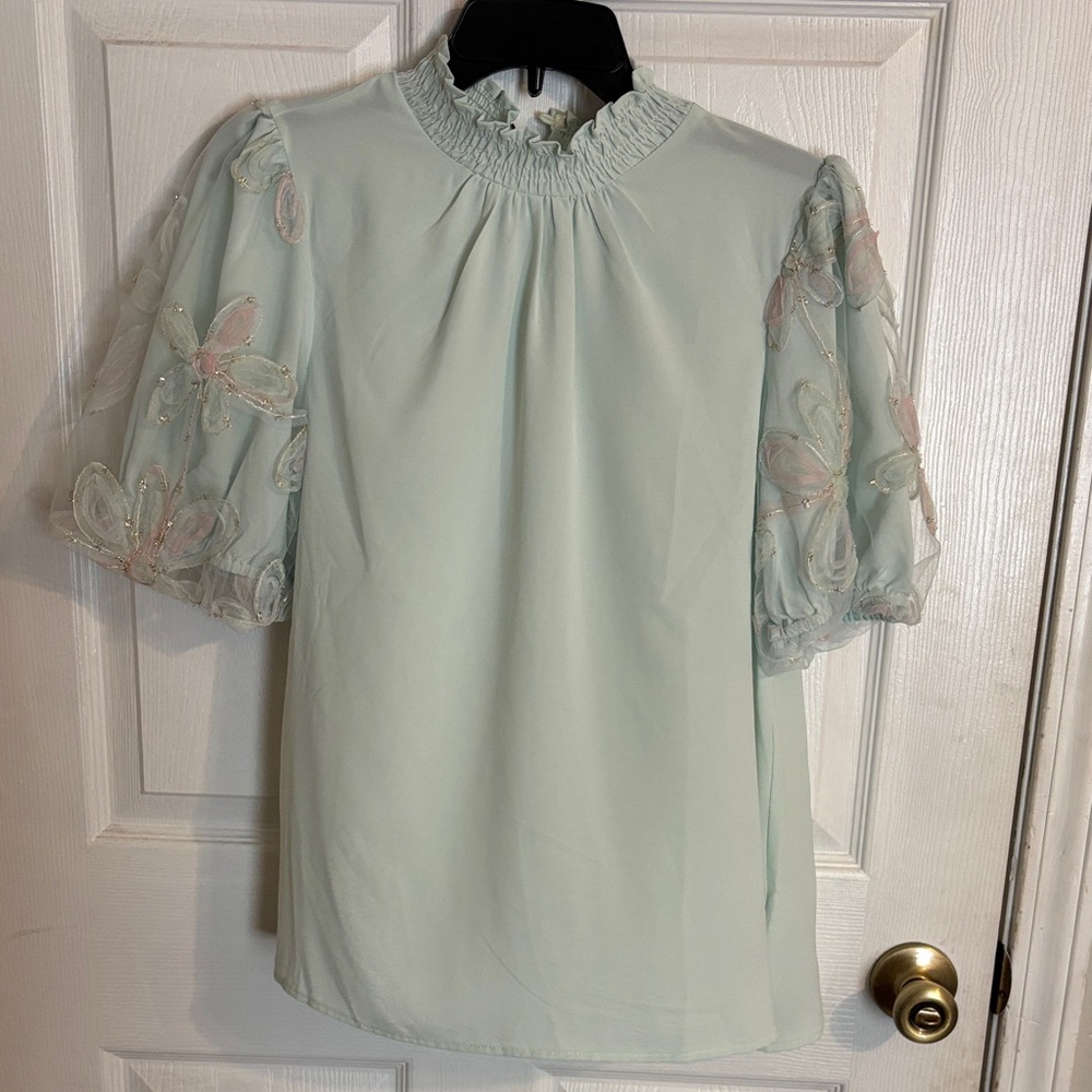 New Entro Mint Green Blouse with Floral Embellished Puffy Sleeves Small New
